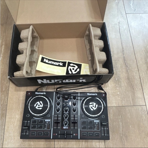 Numark Party Mix DJ Controller with Built-In Light Show - Black - Picture 4 of 4